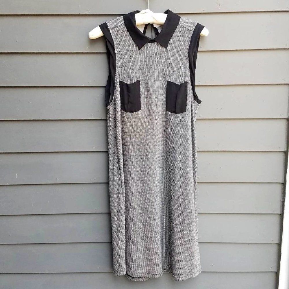 NWT Loop Black White Dress with Black Collar and Pockets (small hole) Large